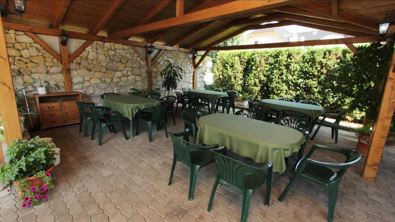 Cyrano Vendeghaz Hotel Vonyarcvashegy Bilik gambar